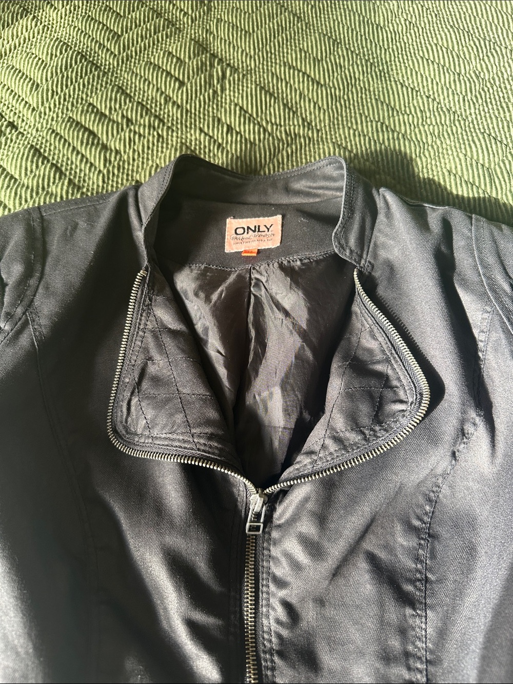 Only bomber jacket - Picture 2 of 6
